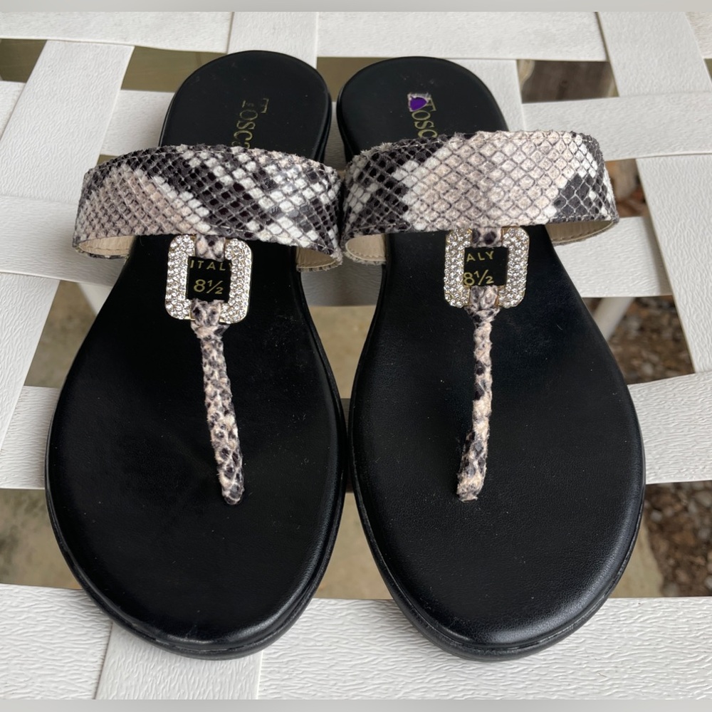 Toscanella Kimba Snakeskin
Print Rhinestone Accent
Thong Wedge Size:8 1/2